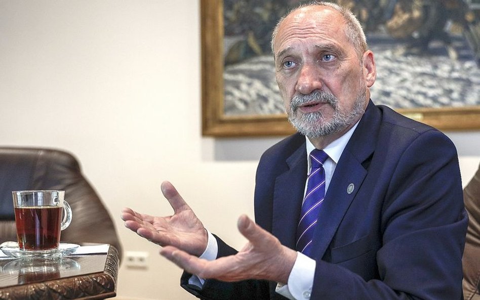 Macierewicz: Niemcy, którzy próbują nam dyktować normy praworządności, to jest jakiś upiorny sen