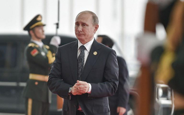 Rosjanie ufają tylko Putinowi i armii