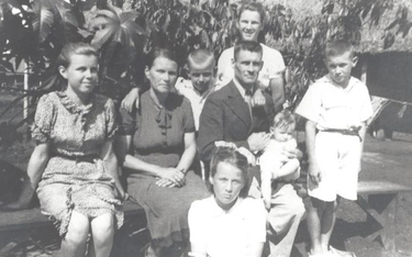 Rodzina Chodkiewiczów w komplecie w Ugandzie w 1944 r.