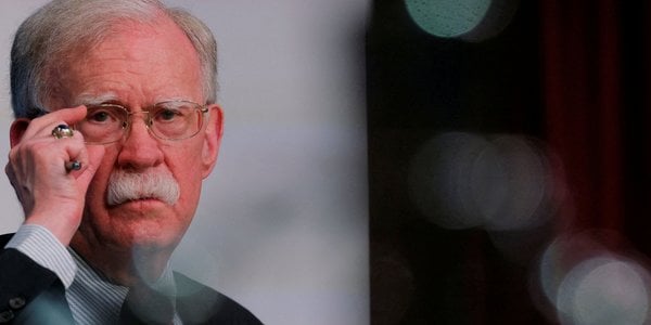 Były współpracownik, który dziś krytykuje Donalda Trumpa, postawiony w stan oskarżenia