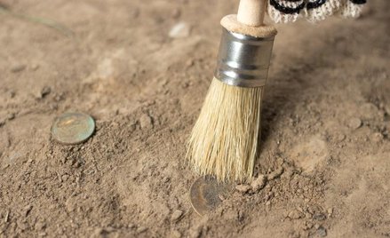 Dawać nagrody za znalezienie skarbów w ziemi