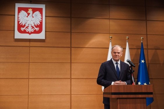 Premier Donald Tusk podczas spotkania w ambasadzie RP w Tokio