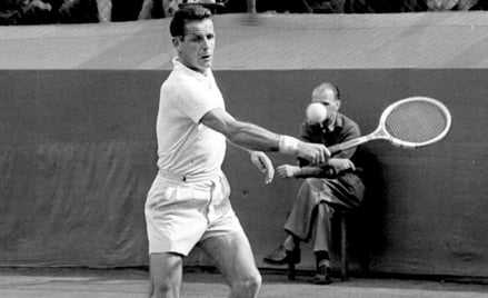 Rok 1956. Władysław Skonecki podczas meczu Polska – Austria na kortach warszawskiej Legii. To był je