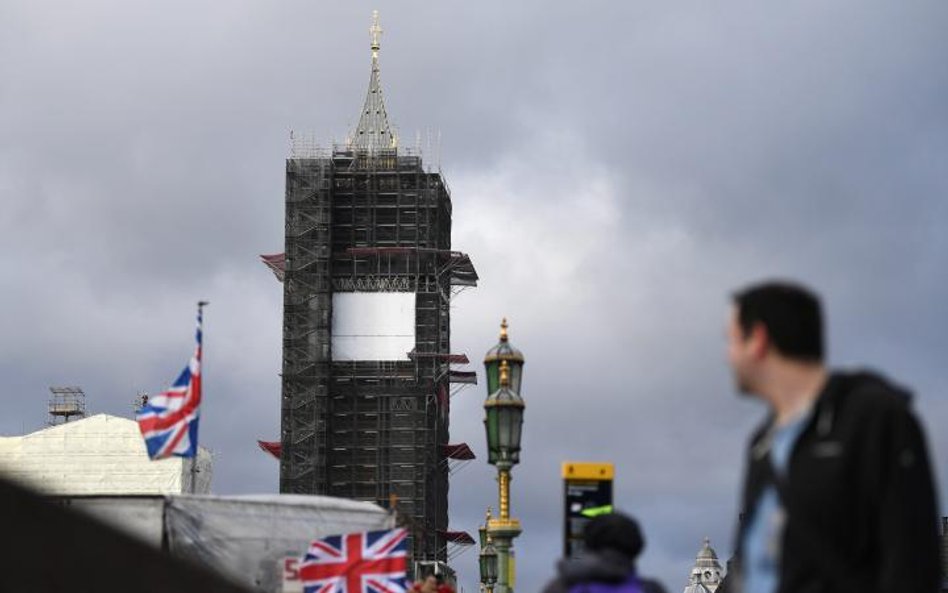 Nad Tamizą nie czuć paniki: Big Ben remontowany jak gdyby nigdy nic