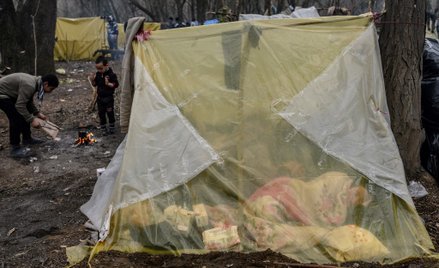 Migranci na granicy turecko-greckiej tracą nadzieję