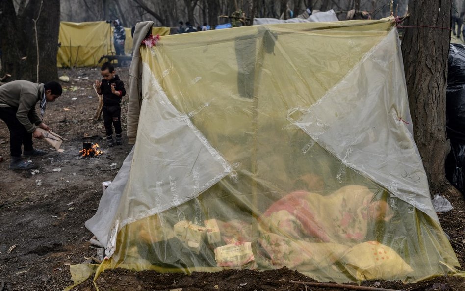 Migranci na granicy turecko-greckiej tracą nadzieję