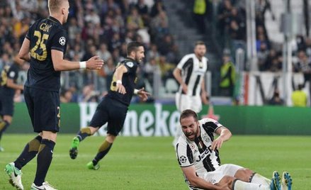 Gonzalo Higuain chwilę po ataku Kamila Glika.