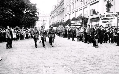 Warszawa, plac Saski, 18 lipca 1920. Ochotnicy przed wyruszeniem na front