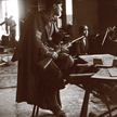 Elektrownia Warszawska, sierpień 1944. Jeden z warsztatów w budynku technicznym. Na pierwszym planie