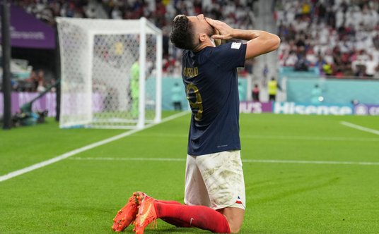 Olivier Giroud cieszy się z zostania najskuteczniejszym piłkarzem w historii reprezentacji Francji