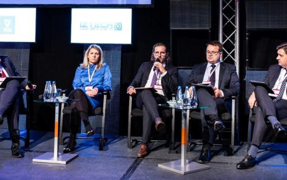 Podwyżki cen węgla i rosnące ceny uprawnień do emisji CO2 windują ceny prądu. Uczestnicy debaty zast