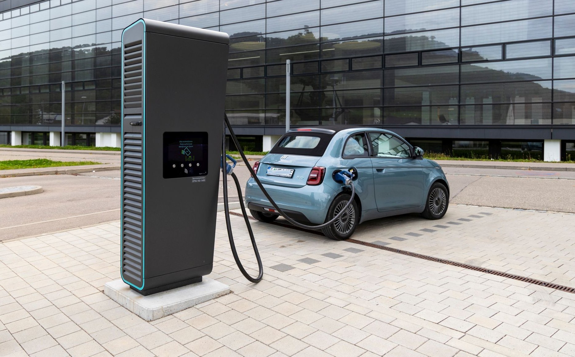 Elektromobilna fikcja. Polska nie spełni celów UE na 2025 i 2027 r.