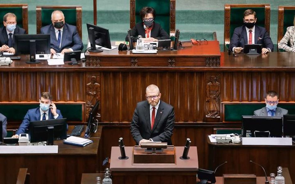 Poseł Konfederacji nie zapłacił nawet połowy z nałożonych na niego kar