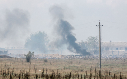 Słupy dymu nad bazą wojskową w rejonie miasta Dżankoj