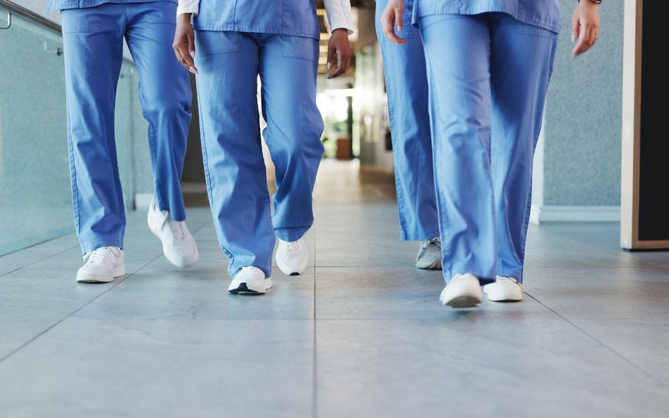 Pracownicy publicznej ochrony zdrowia otrzymają w tym roku podwyżki zgodne z tymi zapisanymi w ustaw