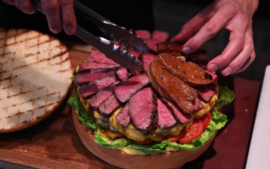 Pozłacany burger na cześć cesarza