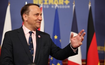 Dokąd jeździ minister Radosław Sikorski?