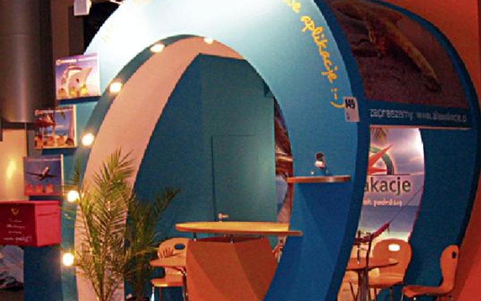 Światło jest jednym z najważniejszych elementów stoiska. Właściciwe dobrane przyciąga uwagę zwiedzaj