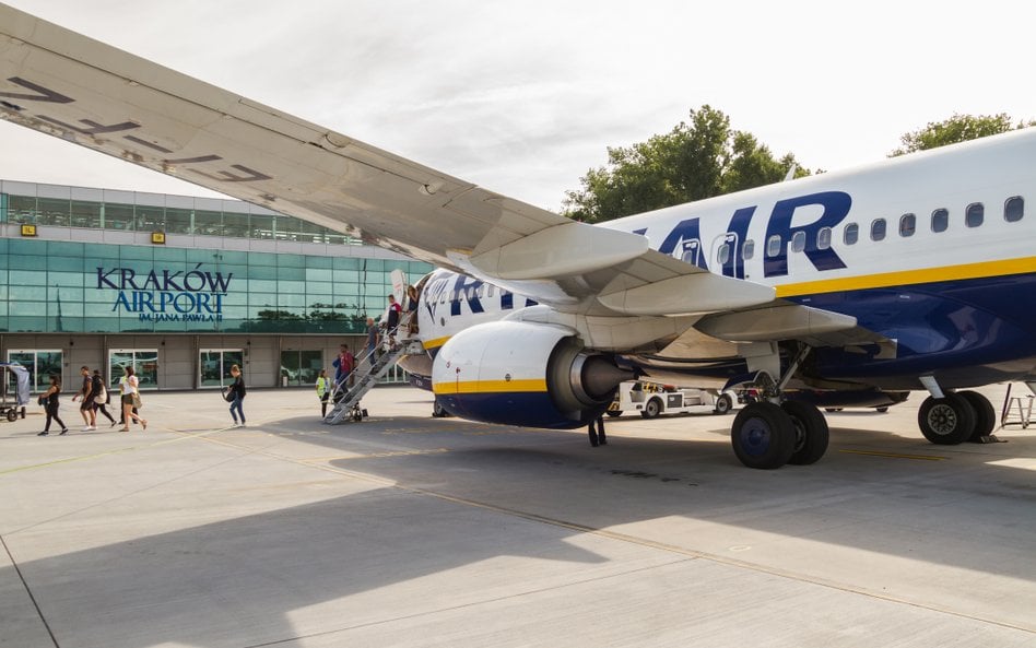 Samolot linii Ryanair na lotnisku Kraków-Balice