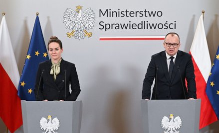 Minister sprawiedliwości, prokurator generalny Adam Bodnar (P) oraz wiceminister sprawiedliwości Mar