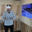 Prezentacja sprzętu VR podczas spotkania nt. organizowanego przez Meta, VR Heroes i NASK programu sz