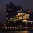 Hamburg. W gmachu w kształcie morskiej fali mieści się prócz filharmonii m.in. luksusowy hotel.