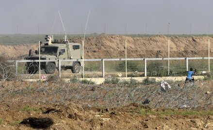 Palestyńczyk próbował przejechać żołnierzy. Nie żyje