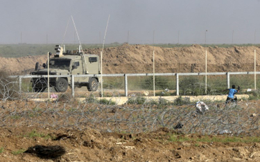Palestyńczyk próbował przejechać żołnierzy. Nie żyje