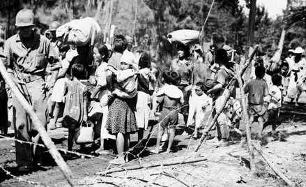 Na Saipanie po zwycięstwie Amerykanów tysiące japońskich rodzin popełniły samobójstwo, rzucając się 