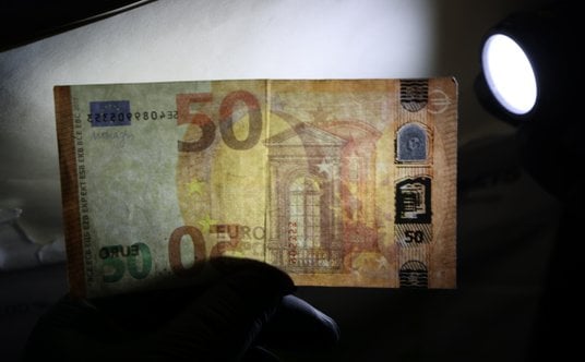 Jeden z banknotów znalezionych przez ABW