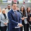 Prezydent Warszawy Rafał Trzaskowski podczas konferencji prasowej na Placu Centralnym w Warszawie
