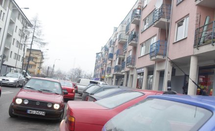 Zarządca i właściciel budynku muszą pilnować, by mieszkańcy nie zastawiali pojazdami uliczki na osie