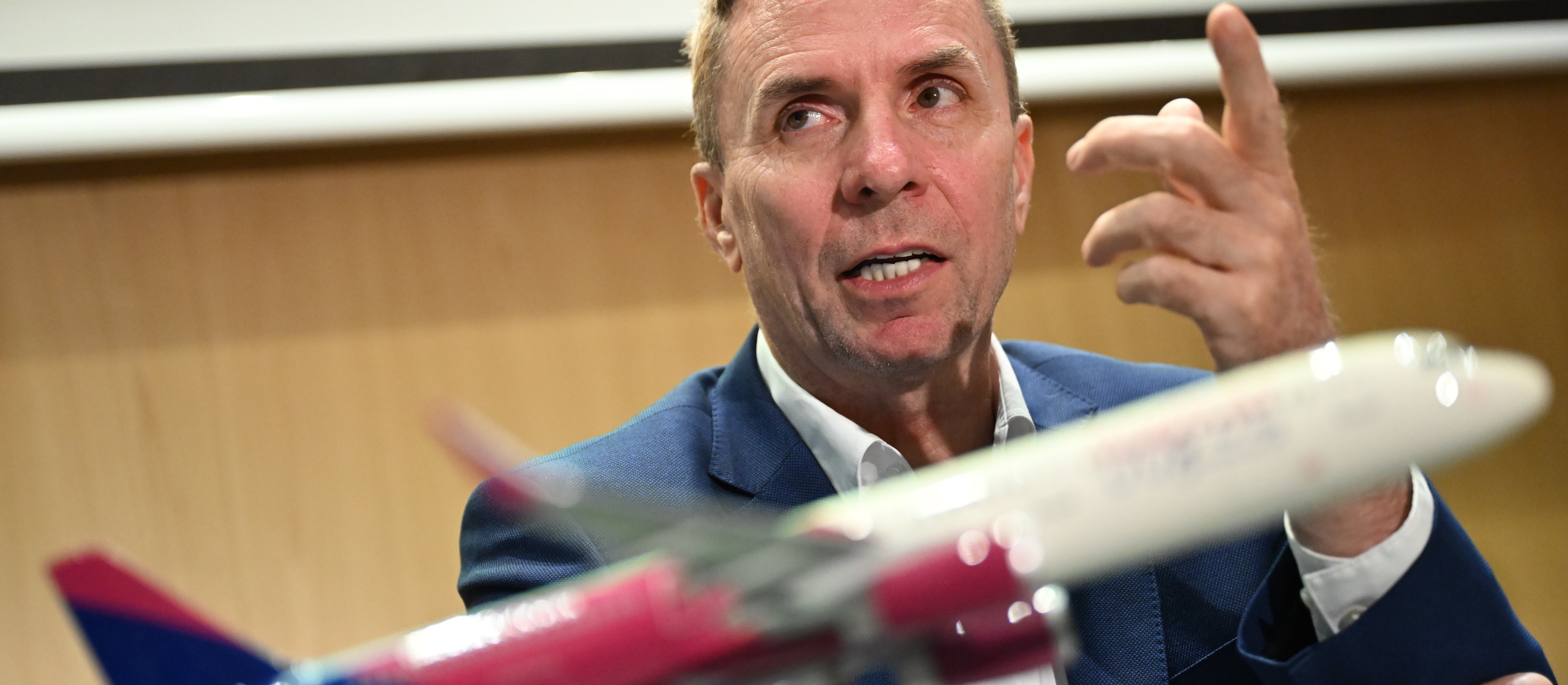 Klasa biznes w samolotach to samo zło? Głos zabrał Gargamel Wizz Aira, sam nie bez winy