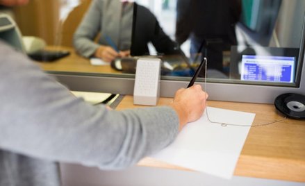 Bankowe oddziały wciąż potrzebne klientom