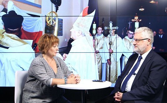 "Patriotyzmu nie należy mieszać z nienawiścią wobec wszystkich, którzy są obcy" - mówił w programie 