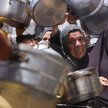 Przesiedleńcy w kolejce po jedzenie na północy Strefy Gazy