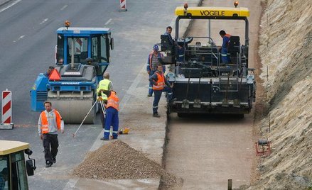 Jak należy obciążyć podatkiem od towarów i usług sprzedaż sprzętu, który służył w gminie wyłącznie d