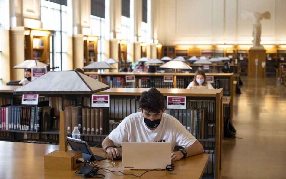 Pandemia uderza też w polskich studentów za granicą