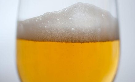 Nieco ponad 26 mld zł wydaliśmy na alkohole w sklepach i na stacjach benzynowych od lutego 2010 r. d