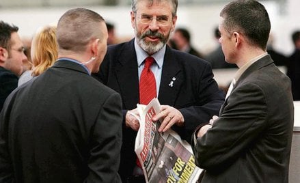 Gerry Addams jest od 1983 r. szefem Sinn Fein. Oskarżano go o to, że wchodził w skład kierownictwa P