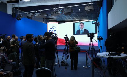 Zbigniew Ziobro w czasie konferencji zorganizowanej w siedzibie PiS, gdy przebywał na Węgrzech