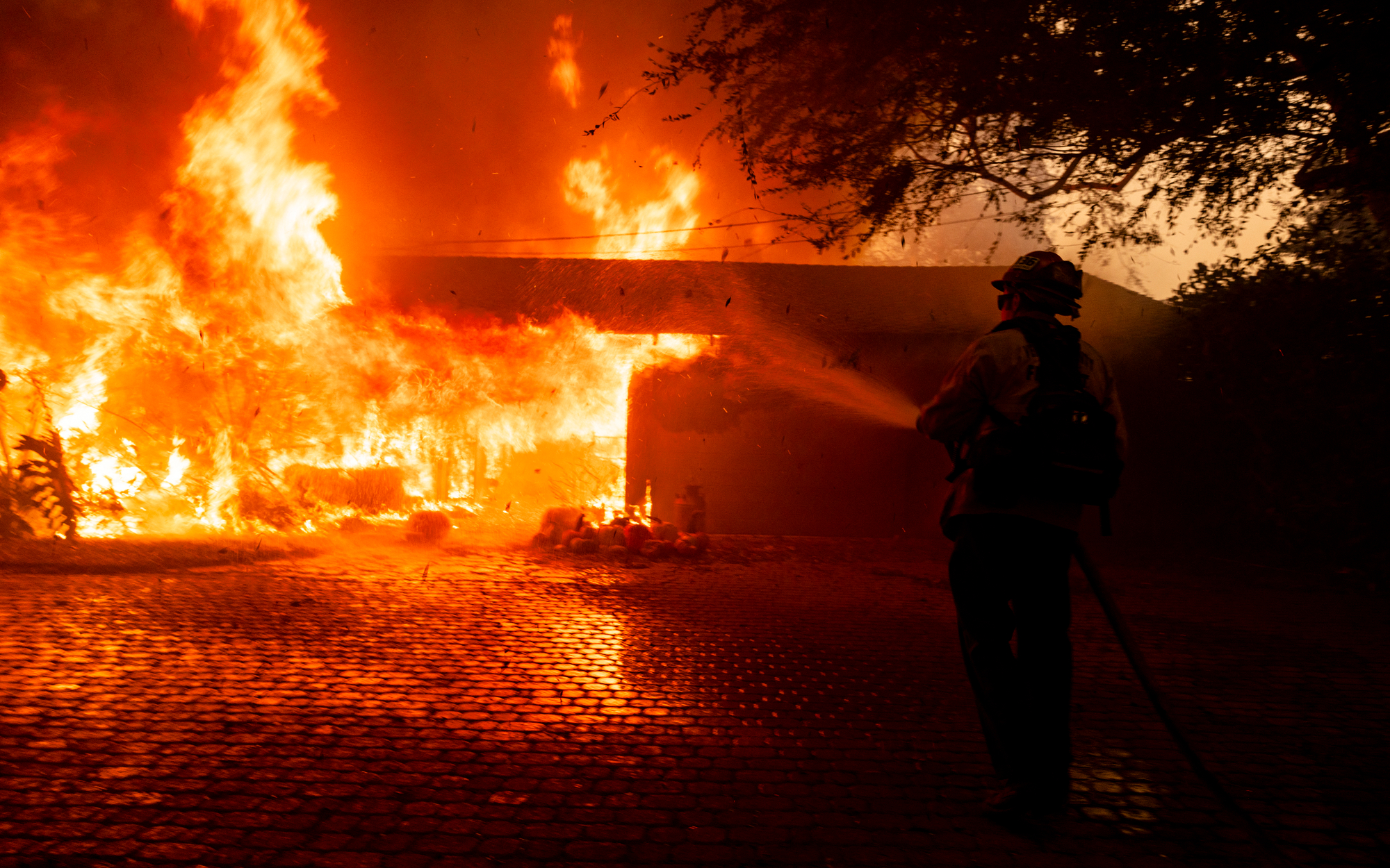 Massive fire near Los Angeles. Thousands of people were evacuated