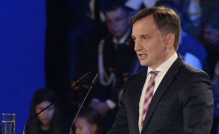 Michał Szułdrzyński: Gonienie króliczka