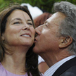 Dustin Hoffman całuje żonę Lisę