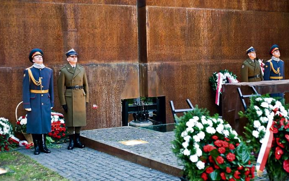 Najwyższy czas, by po przeszło 70 latach krewni Polaków zamordowanych przez NKWD doczekali ich rehab