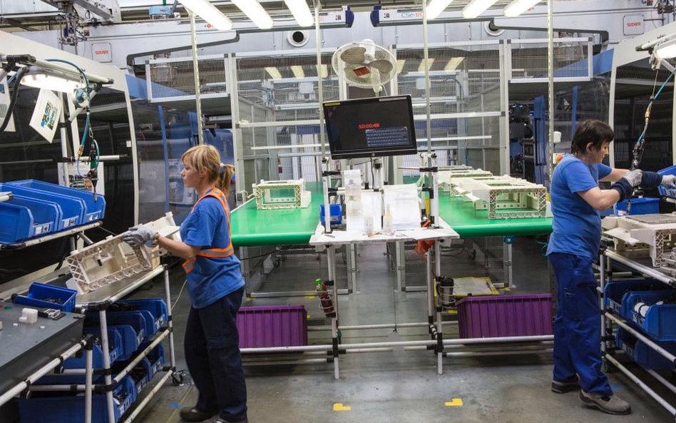 PMI: Firmy nie nadążają z produkcją