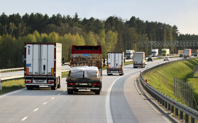 Manewr wyprzedzania jednej ciężarówki przez drugą trwa średnio ponad półtorej minuty