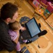 Od 2015 r. jeśli matka umrze przy porodzie albo porzuci niemowlaka, to pracownik ojciec dziecka będz