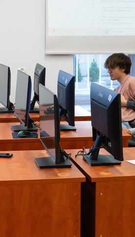 Studenci geoinformatyki na Politechnice Warszawskiej