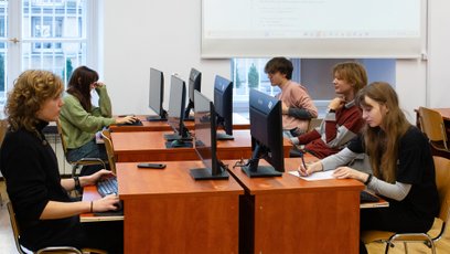 Studenci geoinformatyki na Politechnice Warszawskiej